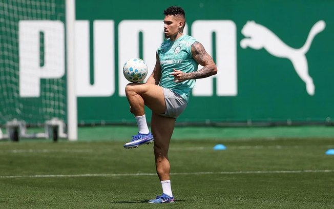 Paulinho durante treinamento do Palmeiras nesta sexta-feira (25) Paulinho durante treinamento do Palmeiras nesta sexta-feira (25)