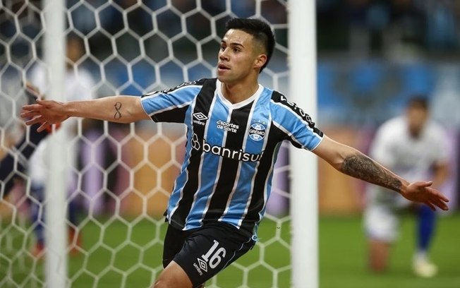 Grêmio derrota Fortaleza e volta a vencer pelo Brasileirão