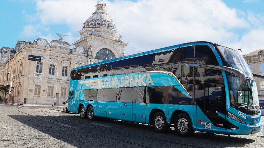 Ônibus de viagem Águia Branca 