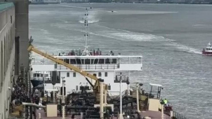 EUA: trabalhador morre em explosão de barco no Rio Hudson
