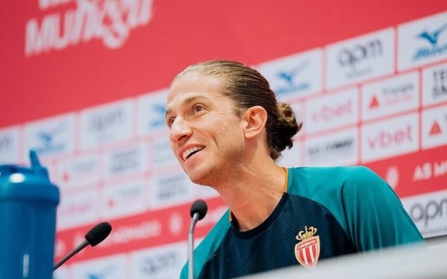 Filipe Luís durante treinamento na pré-temporada do Monaco 