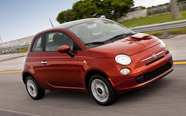 Emplacando cada vez menos, a Fiat logo deve deixar de trazer o pequeno 500 ao Brasil, uns dos carros ruins de venda 