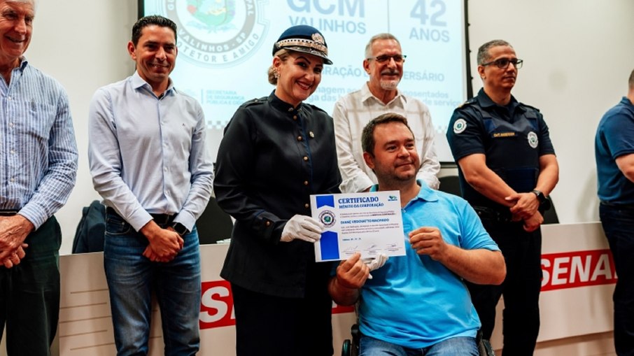 79 agentes receberam honrarias de acordo com o tempo de serviço 79 agentes receberam honrarias de acordo com o tempo de serviço