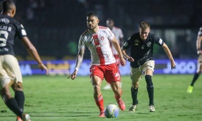 Inter bate Vasco em São Januário e chega a 15 jogos sem perder no Brasileirão