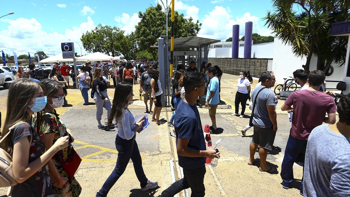 Prazo para pedir reaplicação do Enem termina nesta sexta