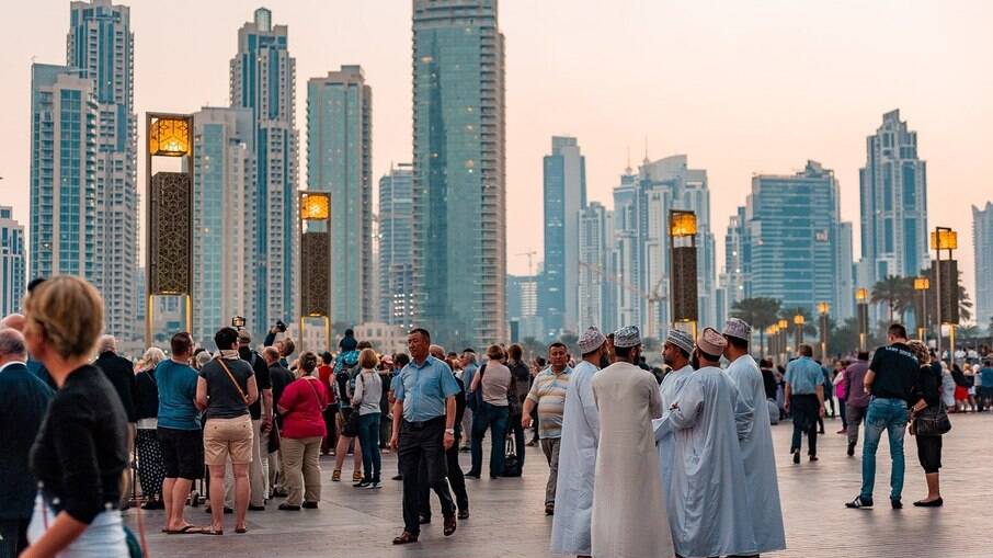 Emirados Árabes diminui semana de trabalho e altera fim de semana