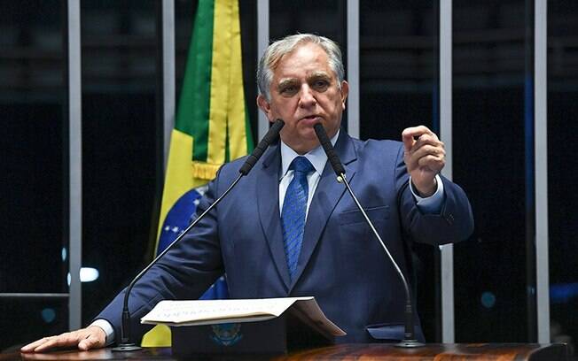 Izalci Lucas, senador tucano, é um dos que traiu Bolsonaro e votou para derrubar veto a reajuste de servidores