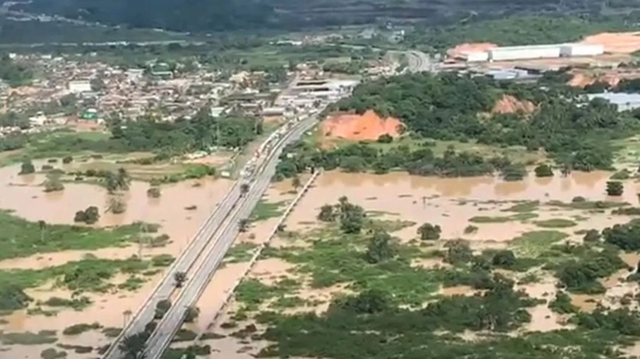 Chuvas alagaram vias em Pernambuco em 2022