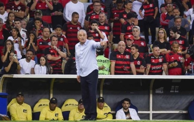 Tite comandando o Flamengo na beira do campo Tite comandando o Flamengo na beira do campo