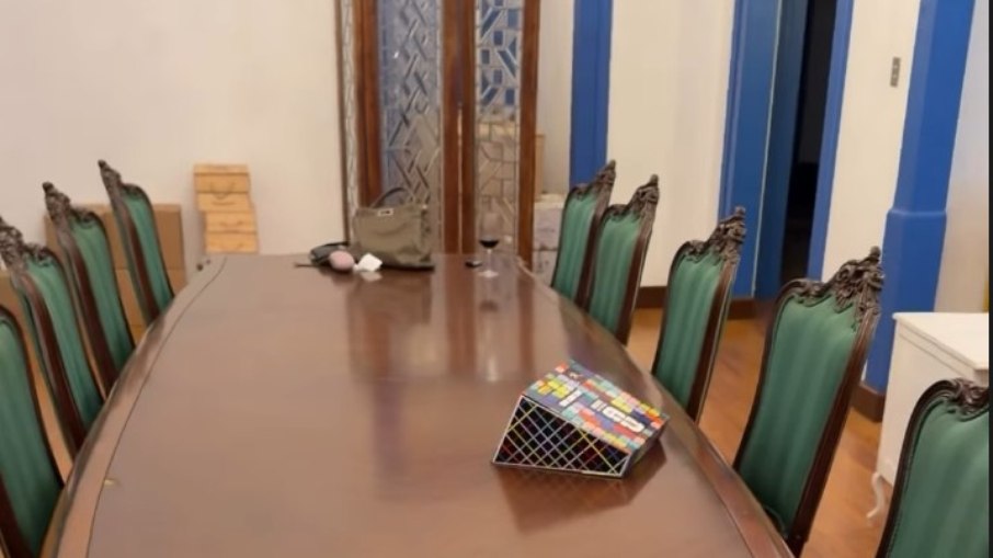 Ana Hickman mostra casa nova 