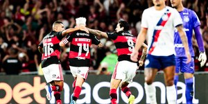 Flamengo amassa o Bahia no Maracanã e vence por 2 a 0