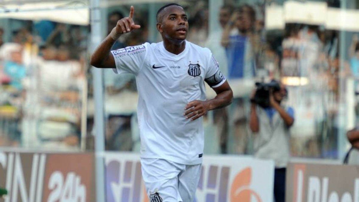 Robinho está em Santos com a família, diz nota