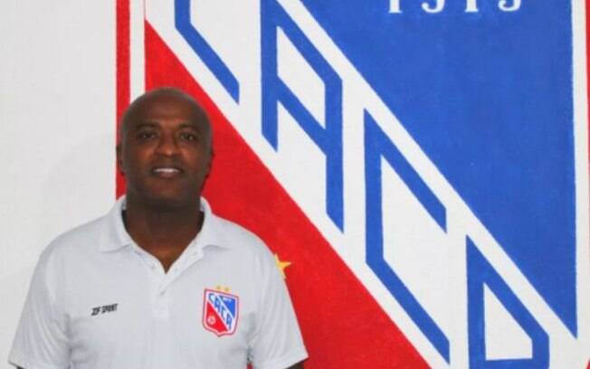 Ex-atacante de Fla e São Paulo, Reinaldo é anunciado como técnico de time catarinense