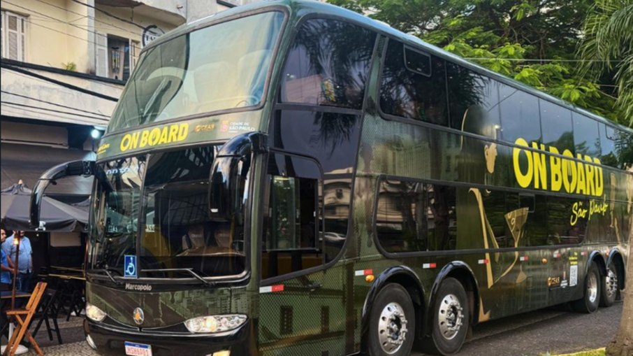 Ônibus turístico une arte e gastronomia  com serviço de bordo premium percorrendo pontos icônicos da cidade