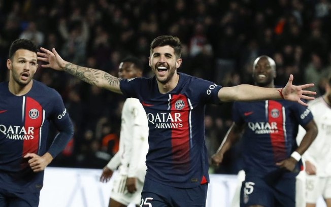 PSG goleia o rival Lyon e se aproxima de título no Campeonato Francês