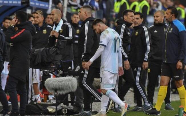 Torcedores contestam convocação de árbitro brasileiro que já foi criticado por Messi para a Copa do Mundo