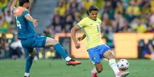 Brasil joga mal, leva golaço e empata com a Austrália em amistoso