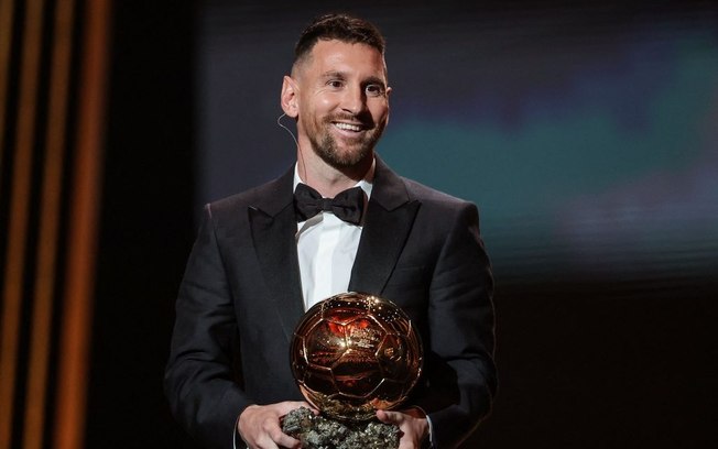 Lionel Messi conquista mais uma bola de ouro