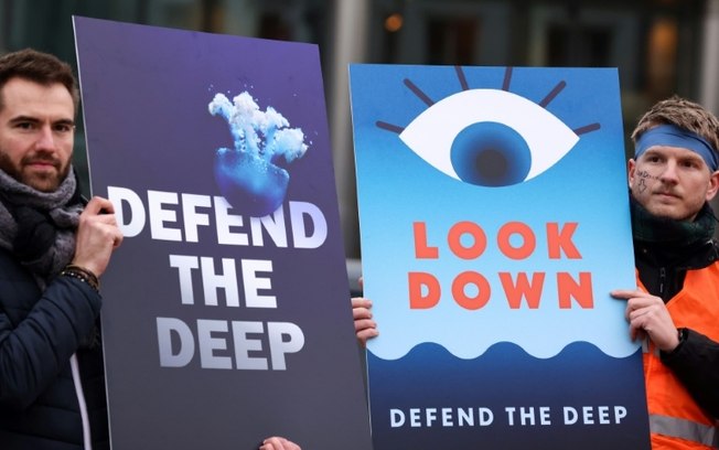 Protesto contra a mineração em alto mar em Bruxelas, em 6 de março de 2025