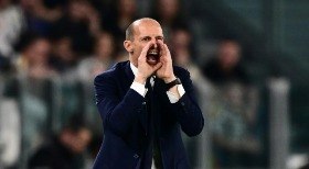 Técnico da Juventus chama jornalista de 'm...', e o agride e faz ameças