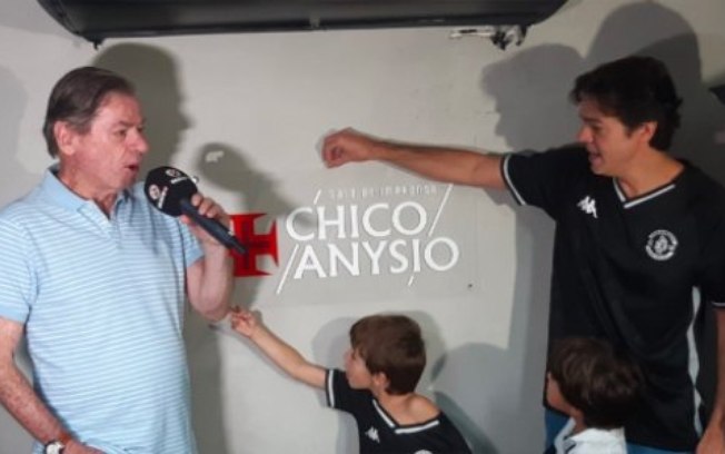 Na inauguração da sala Chyco Anysio, Bruno Mazzeo lembra placa retirada por Eurico Miranda no Vasco