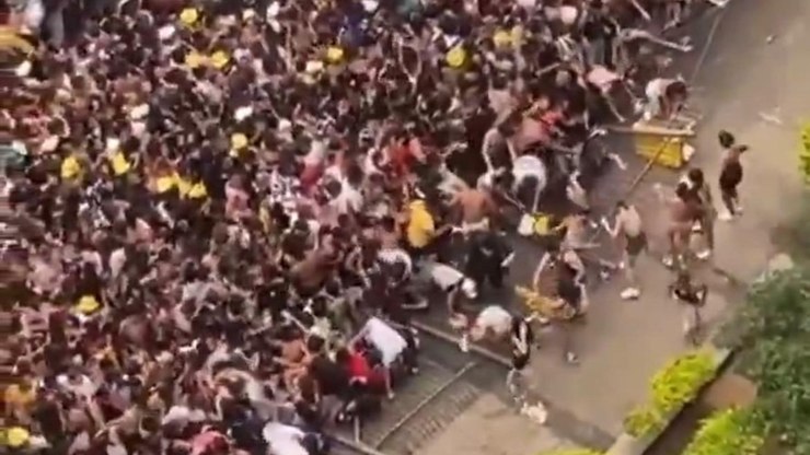 Foliões passam mal durante tumulto em bloco&nbsp;com Calvin Harris