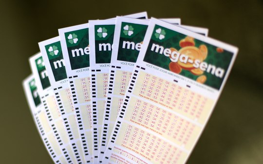 Mega-Sena acumula R$ 320 milhões; veja loterias desta terça