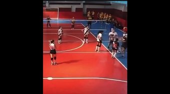 Técnico do vôlei sub-15 do Vasco agride jogadora e é demitido