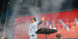 Marina Lima se irrita com som no Lollapalooza e critica técnicos	