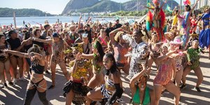 300 mil turistas estrangeiros entram no país durante o Carnaval