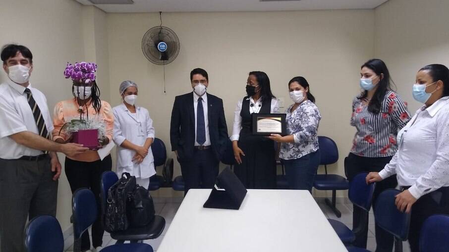 O objetivo deste trabalho é trazer algumas palavras de esperança, carinho e amor para os profissionais do hospital. O objetivo deste trabalho é trazer algumas palavras de esperança, carinho e amor para os profissionais do hospital.