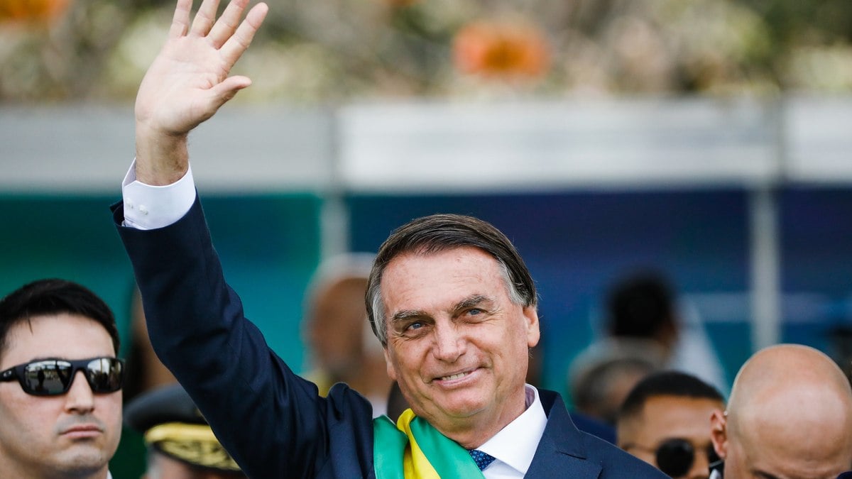 Bolsonaro diz que colocará fim a 'abuso' de outro Poder