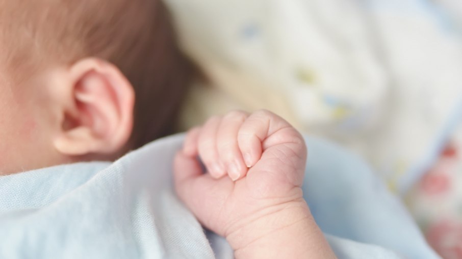 Bebê de cinco meses de gestação chorou no velório, foi levado de volta ao hospital, mas não resistiu Bebê de cinco meses de gestação chorou no velório, foi levado de volta ao hospital, mas não resistiu