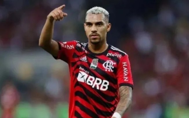 Lateral do Flamengo segue com futuro indefinido em 2024