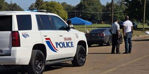 Festa em escola termina com oito mortos e mais de 20 feridos