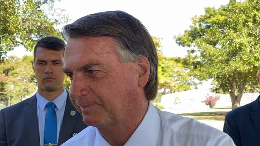 Bolsonaro apresenta notícia-crime contra ministro Alexandre de Moraes