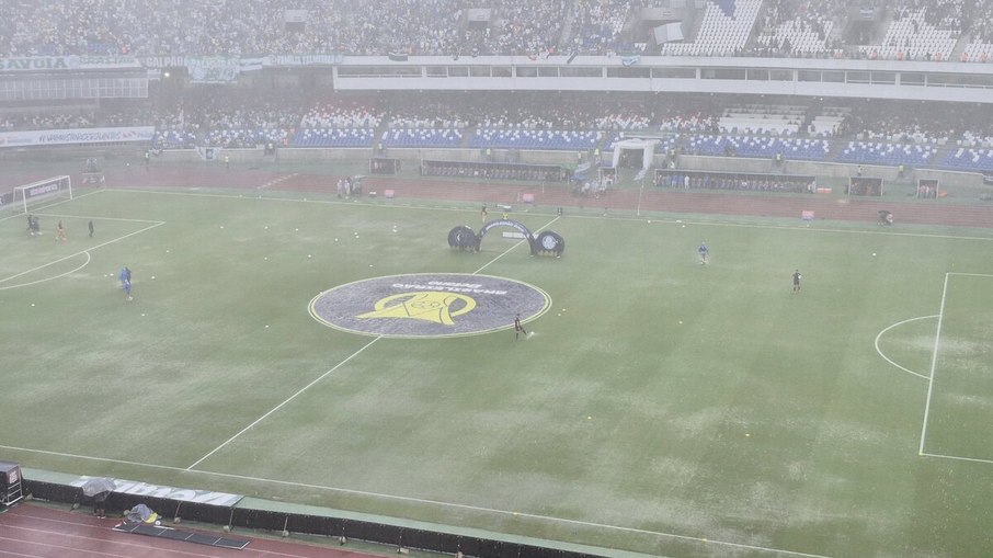 Remo x Palmeiras atrasa por chuva no Mangueirão