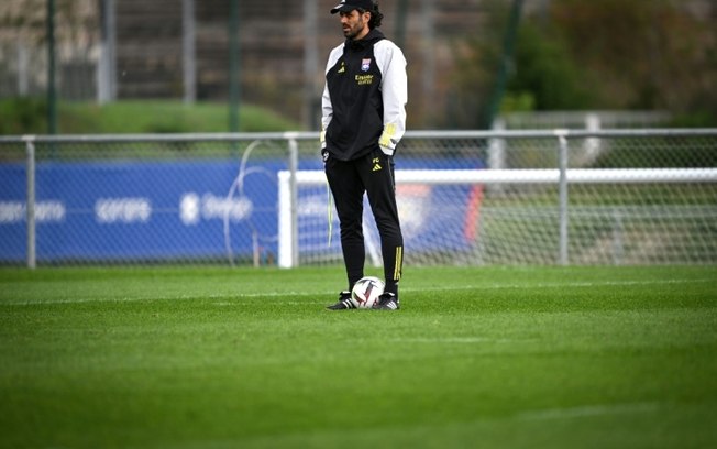 Fabio Grosso, então técnico do Lyon, durante um treino em 3 de novembro de 2023. Fabio Grosso, então técnico do Lyon, durante um treino em 3 de novembro de 2023.