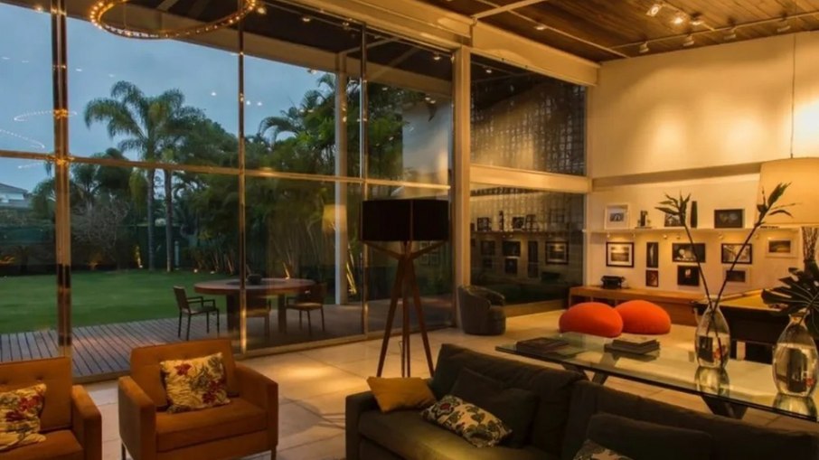 Mansão fica localizada no bairro do Joá, na zona sul do Rio