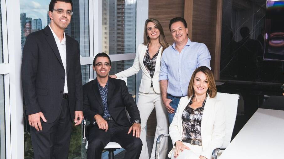 Os cinco sócios fundadores se conhecem da faculdade de odontologia da Universidade Estadual de Londrina