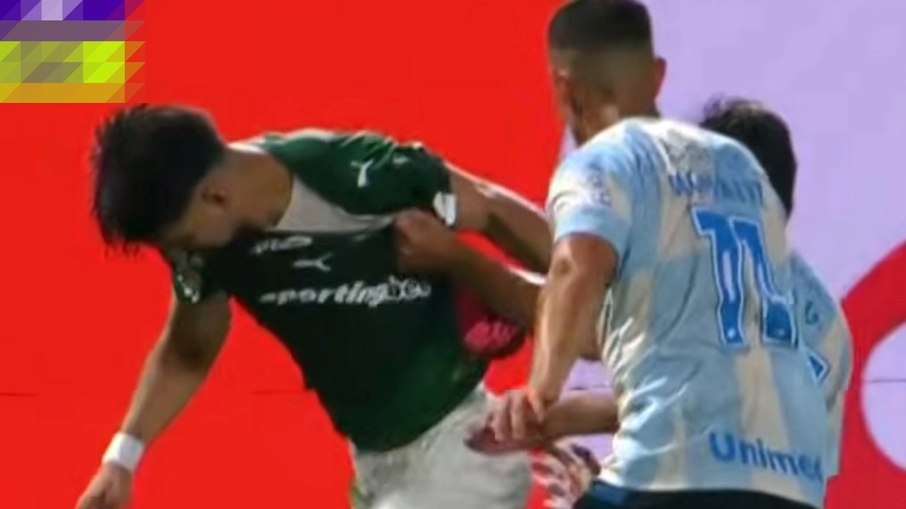 Palmeiras divulga imagem de falta em Flaco López Palmeiras divulga imagem de falta em Flaco López