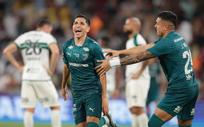 Savarino foi o grande destaque do Fluminense na goleada sobre o Coritiba