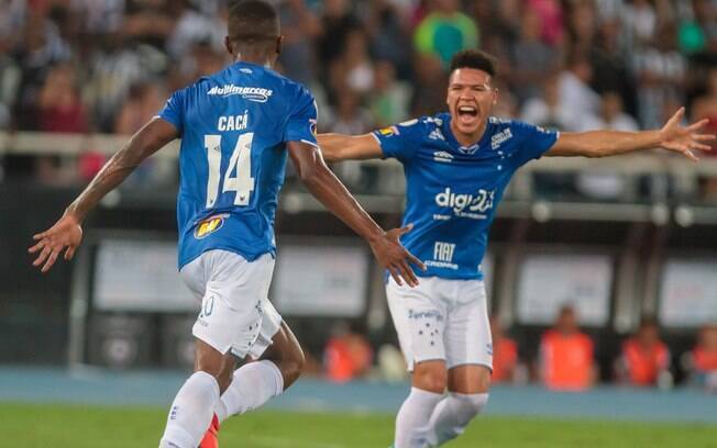 Campeonato Brasileiro: Cruzeiro vence e sai da zona de rebaixamento