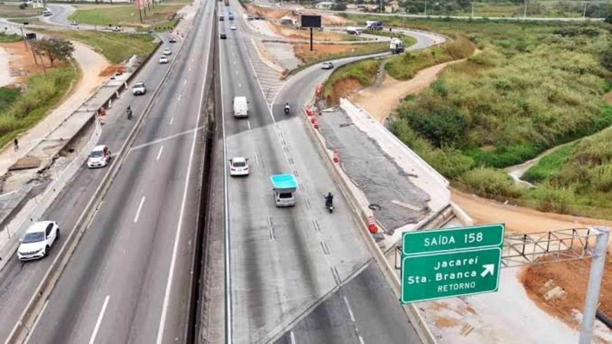 Retão de Jacareí, na Dutra, usou 1,6 milhão de caminhões de terra