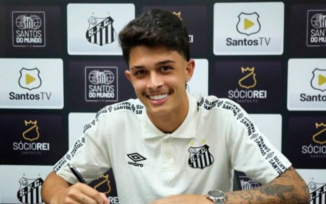 Santos renova com o lateral-esquerdo Pedro Scaramussa até 2024