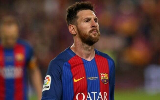 Lionel Messi foi condenado a 21 meses de prisão por fraude fiscal na Espanha
