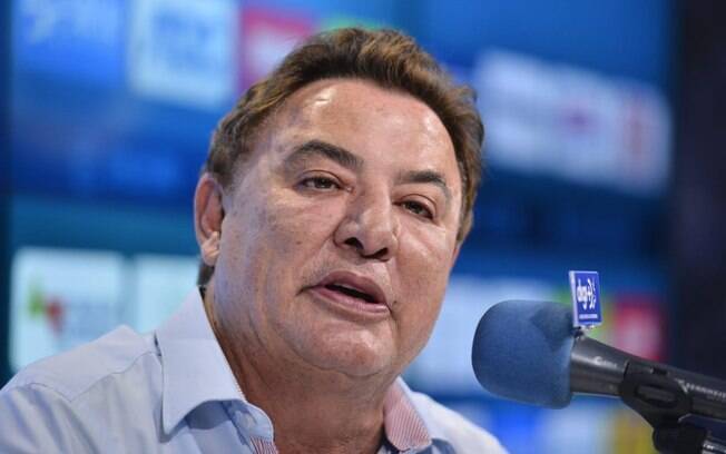 Perrella foi o único da diretoria do Cruzeiro que deu entrevistas Perrella foi o único da diretoria do Cruzeiro que deu entrevistas
