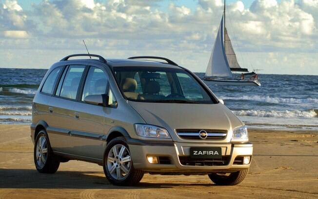 Entre os carros brasileiros, a Chevrolet Zafira foi a primeira minivan com terceira coluna de bancos