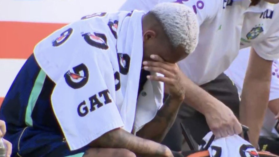 Lesão de lateral contra Egito acende alerta na Seleção Brasileira