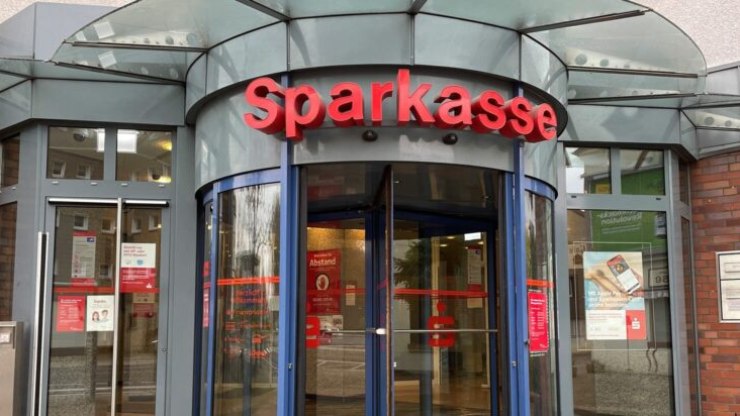 Ladrões perfuram cofre de banco e roubam R$ 183 milhões